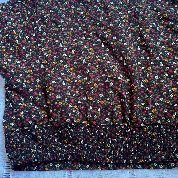 NWT Aeropostale floral cut out crop top with puff sleeves. - Picture 7 of 16